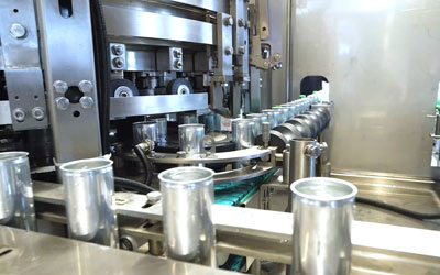 國產智能易拉罐灌裝機震撼發布